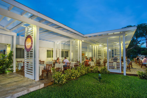 Restaurants & Bars - Viva Wyndham Fortuna Beach - All Inclusive Resort - Bahamas
